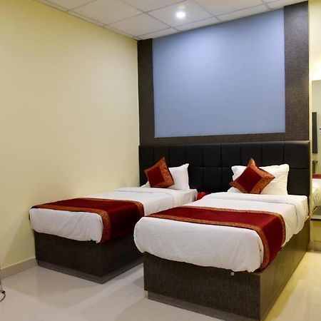 Hotel Tridev Grand Varanasi Exterior photo