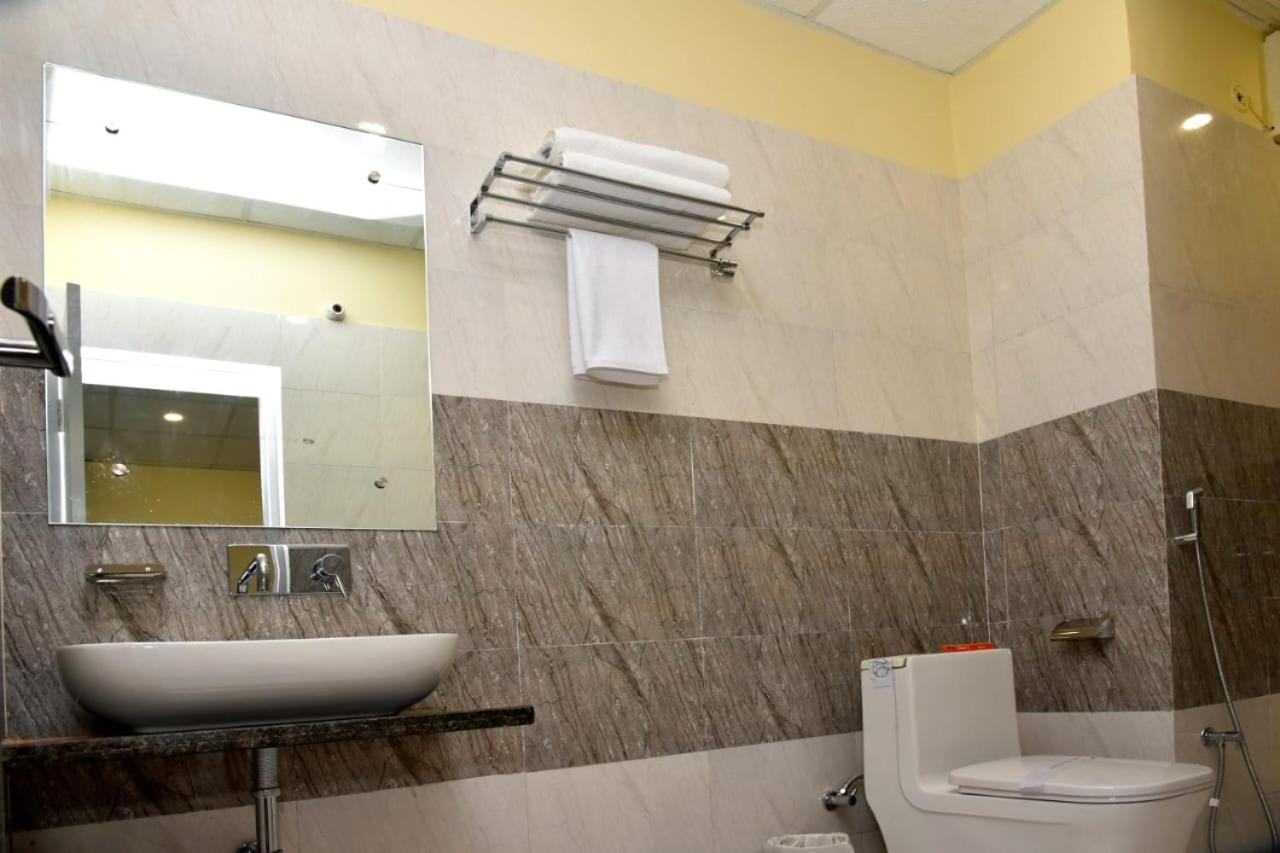 Hotel Tridev Grand Varanasi Exterior photo