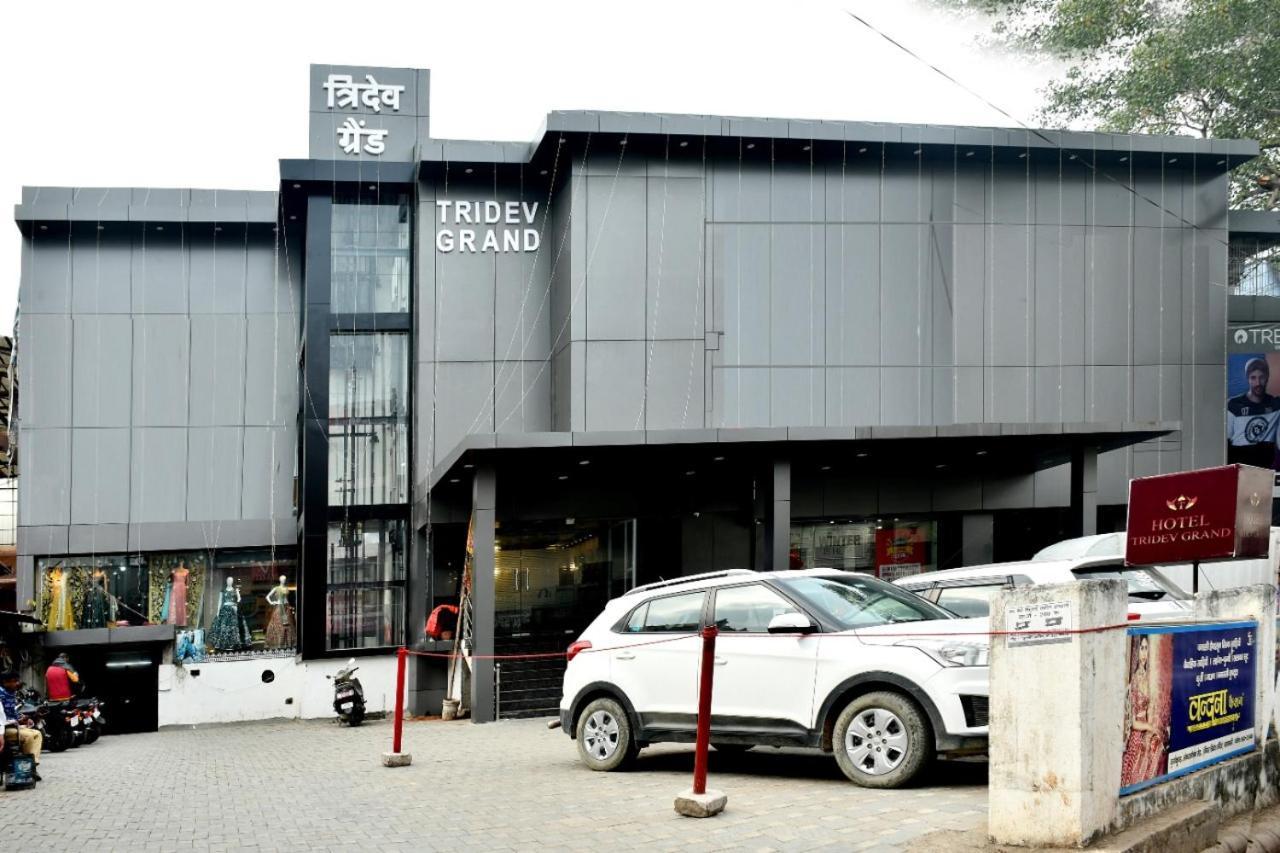 Hotel Tridev Grand Varanasi Exterior photo
