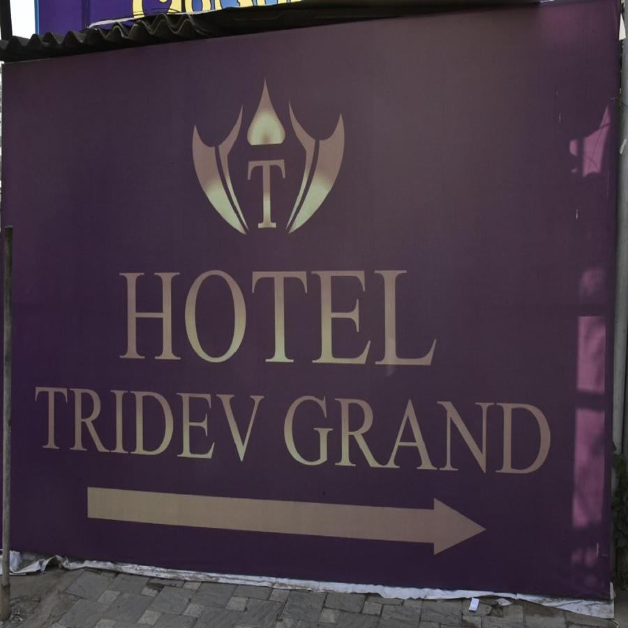 Hotel Tridev Grand Varanasi Exterior photo